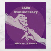 お客様の記念日ロマンチックなカップルが手を握って ワインラベル (シングルラベル)