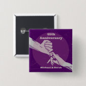 お客様の記念日ロマンチックなカップルが手を握って 缶バッジ (正面&裏面)