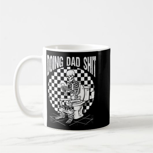 お尻でお父さんのことをする面白いスケルトントイレ コーヒーマグカップ (左)
