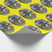 お尻のビーグル犬の子犬のお尻の本質をくんくんかいでいる犬 ラッピングペーパー (角)