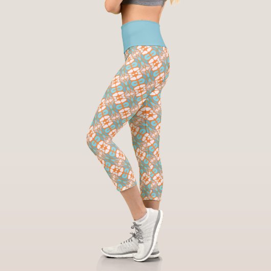 お尻オレンジイエローターコイズブルーオリエンタルアート カプリレギンス (左)