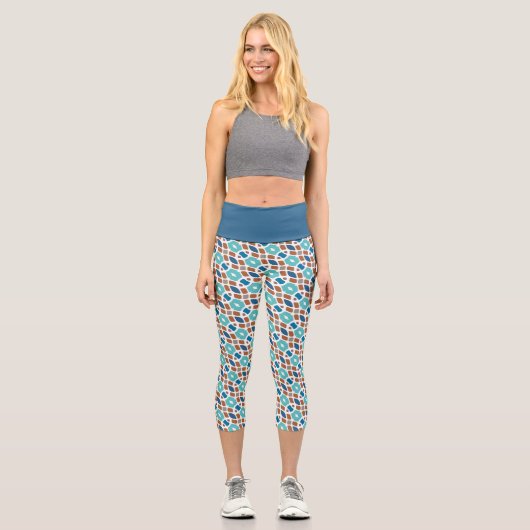 お尻ターコイズグリーンブルーブラウンオリエンタルトライバル カプリレギンス (正面)