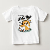 お尻最初に、レッツ昼寝 – かわいいコーギお尻漫画 ベビーTシャツ (正面)