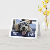 お尻犬が「HEY **TWIN**」「ハッピーバースデー」と言う カード (黄色い花)