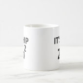 お尻2 Bの正方形のおもしろマグカップ コーヒーマグカップ (中央)