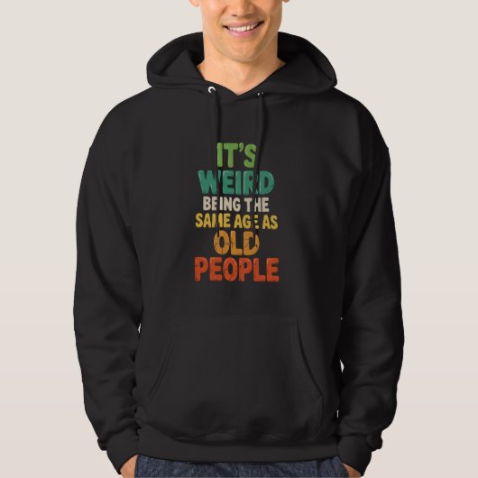 お年寄りと同じ年齢になるって変な感じ おもしろTシャツ パーカ (正面)