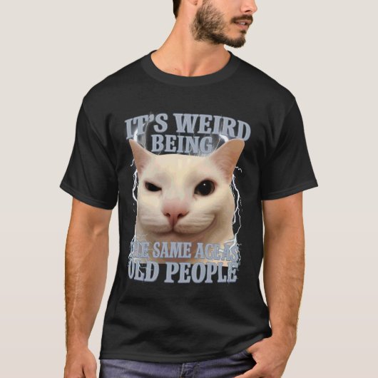 お年寄りと同じ年齢になるのは変な感じ おもしろい Tシャツ (正面)