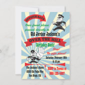 お年寄りスピード違反警官 誕生日招待状 招待状 (裏面)