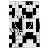 お年寄り誕生日クロスワードパズル ミディアムペーパーバッグ (正面)