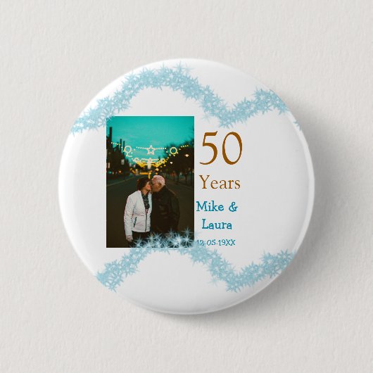 お幸せに50周年記念 + 夫婦の名前 + 結婚記念日 缶バッジ (正面)