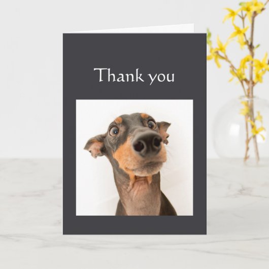 お感謝してい前のおもしろい犬なしには成し得なかった カード (黄色い花)