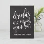 お手頃な黒板ウェディングオープンバーサイン 招待状 (スタンド正面)