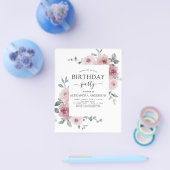 お手頃価格のダスティピンクの誕生日パーティー花の招待状 チラシ (シングル)