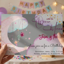 お月様を超えた美しいパステルカラーの子供の誕生日