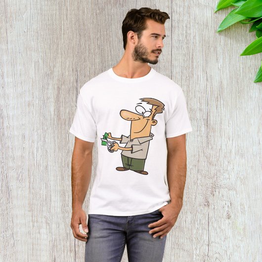 お札を切る面白い漫画の男性 Tシャツ