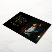 お正月おめでとうございます。エレガントな黒金スクリプトの写真 箔シーズンカード (回転した状態)