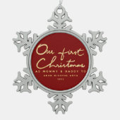 お母さんおよびお父さんの記念品として私達の初めてのクリスマス スノーフレークピューターオーナメント (正面)