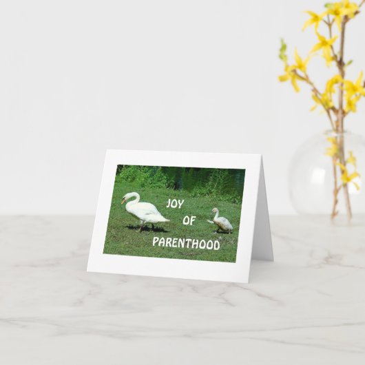 お母さんおよびベビーの白鳥の/BIRTHのおめでとう カード (黄色い花)