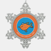 お母さんおよびベビーの魚のキス スノーフレークピューターオーナメント (正面)