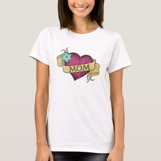 お母さんのハートの入れ墨のTシャツ Tシャツ (正面)