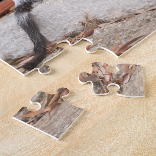 お母さんの尻尾を追いかけるかわいい子おもしろいネコの写真 –  ジグソーパズル (側面)