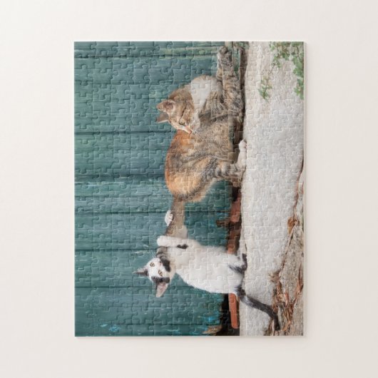 お母さんの尻尾を追いかけるかわいい子おもしろいネコの写真 – ジグソーパズル (縦)