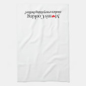 お母さんの料理はすべてをよりよくさせます キッチンタオル (縦)