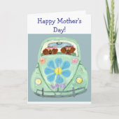 お母さんの日おめでとう！ヒッピーの車でダックスフンド カード (正面)