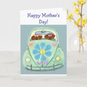 お母さんの日おめでとう！ヒッピーの車でダックスフンド カード (黄色い花)