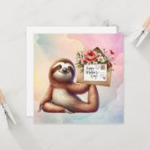 お母さんの日にお花を抱えたナマケモノ カード (正面/裏面インサイチュ)