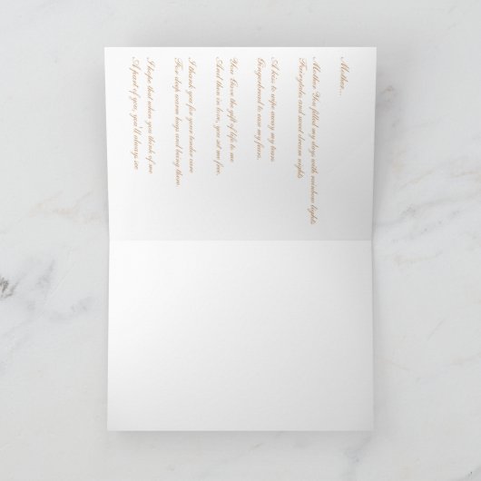 お母さんの日のお祝いの白いピーニングカード カード (内部)