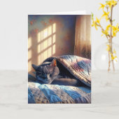 お母さんの昼ネコがキルトの下で昼寝 カード (黄色い花)