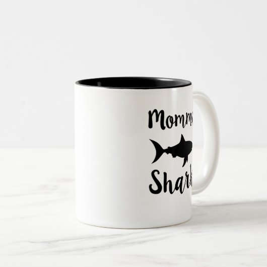 お母さんの鮫のコーヒー・マグのおもしろいなお母さんのギフト ツートーンマグカップ (正面右)
