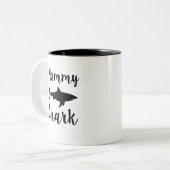 お母さんの鮫のコーヒー・マグのおもしろいなお母さんのギフト ツートーンマグカップ (正面左)