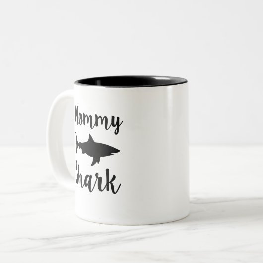 お母さんの鮫のコーヒー・マグのおもしろいなお母さんのギフト ツートーンマグカップ (正面左)