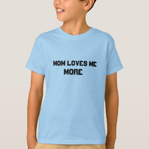 お母さんは私をもっと愛します Tシャツ