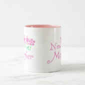 お母さんピンクの花Tシャツとギフト ツートーンマグカップ (中央)