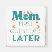 お母さん先。後で質問 マグネット (正面)