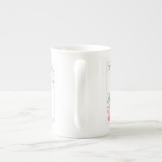 お母さん(カスタマイズ可能な)、花のギフトのマグ愛されます ボーンチャイナマグカップ (裏面)