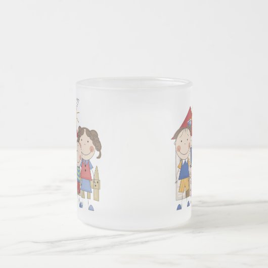 お母さん、パパ、大きい男の子、小さい女の子家族 フロストグラスマグカップ (中央)