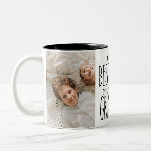 お母さ最高のんだけが祖母に昇進する ツートーンマグカップ (左)