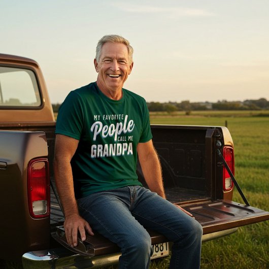 「お気に入りのうちの人が呼ぶ」男のTシャツ Tシャツ