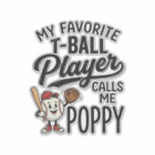 お気に入りのティーボール選手が私をポピーと呼ぶTシャツデザイン シール (正面)