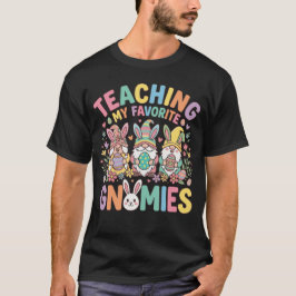 お気に入りのノームたちにイースターをお教えする かわいいイースター教師 Tシャツ