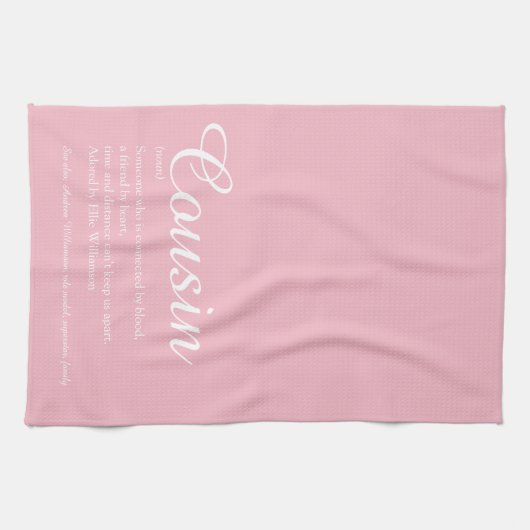 お気に入りの特別な従妹へのギフトに最適な定義。 毎日、彼女がどれほど素晴らしいかを伝える完璧な方法。 キッチンタオル (横)