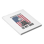 お気に入りの退役軍人は父+愛国的なTシャツデザイン ノートパッド (アングル)