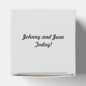 お気に入りボックスにパーソナライズされた白いラン フェイバーボックス (上部)