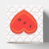 お気に入りボックス – 赤いハートとイニシャル フェイバーボックス (上部)