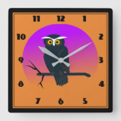 お洒落なやじり声フクロウの時計 スクエア壁時計 (正面)