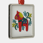 お洒落なスウェーデン人のDalaの馬のカラフル メタルオーナメント (右)